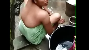 Bhabhi bathing blear
