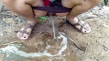 Desi Indian Bhabhi Alfresco Public Pissing Video Compilation