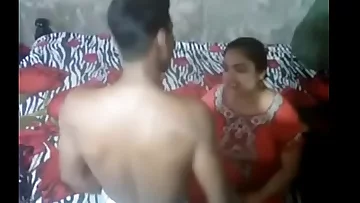 Desi Aunty Caught By Handy Camera