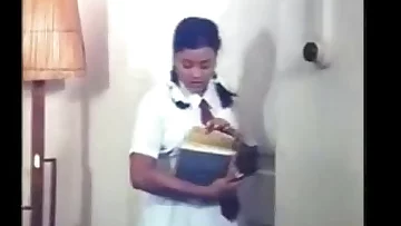 Lankan Aunty Launder